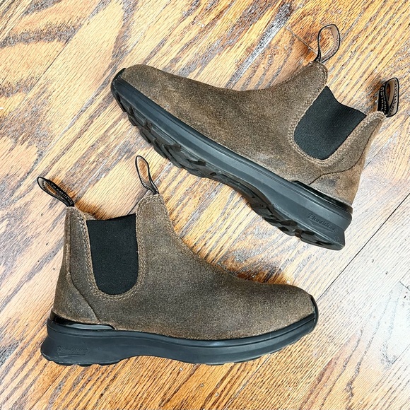 Blundstone Shoes - Blundstone #2144 active Chelsea boots in brown suede uppers